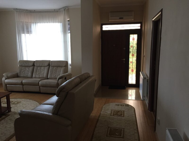 Ilfov, vila in Otopeni, langa Primarie.