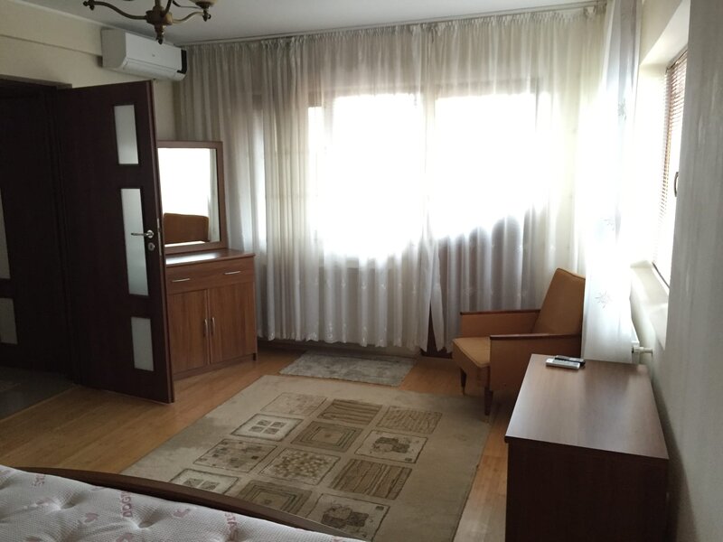 Ilfov, vila in Otopeni, langa Primarie.